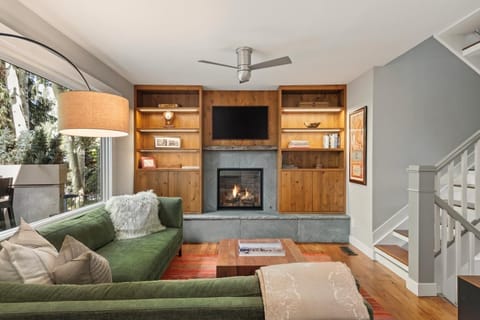 Living room with fireplace 