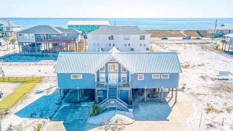 Located mere steps to Navarre Beach