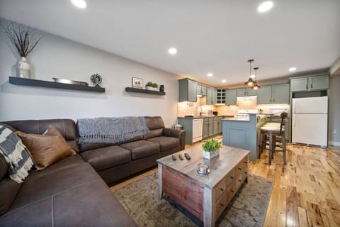 This spacious and cozy 2 bed unit is tastefully decorated in our WI style!
