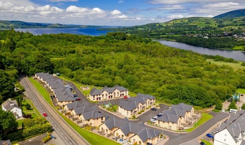 Lakeside Holiday Homes, Large Modern Water Side Holiday Accommodation in Killaloe County Clare