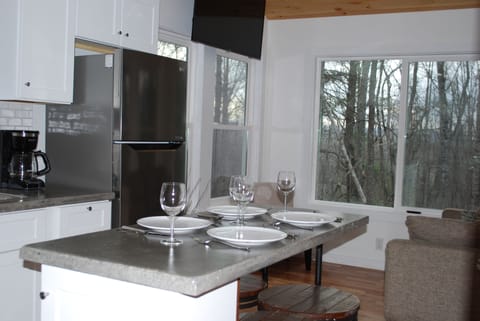 Island with seating for 4 