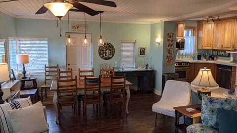 Family/dining room