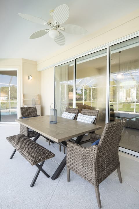 Outdoor lani area with family sized table