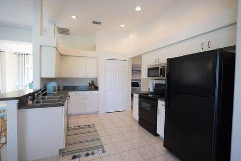 Kitchen with all the essentials and more! 