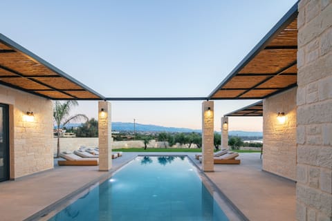 Ikritis Villa Ι features a private 40 m² pool with loungers and stunning sea views.