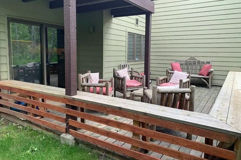 Deck photographed in June 2022.