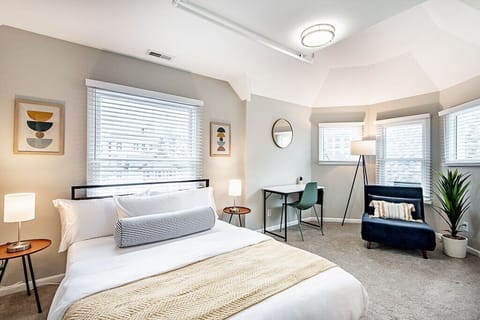 Queen bed, 2 USB lamps tap to touch, desk, chair, and pull out chair sleeper