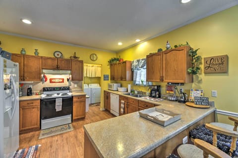 Kitchen | Equipped w/ Cooking Essentials