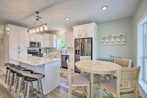 Kitchen | Dining Area | Cooking Basics | Dishware & Flatware | Toaster