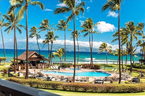 Pool/ocean views