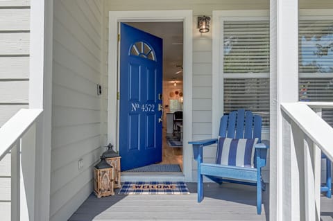 Coastal cottage feels 