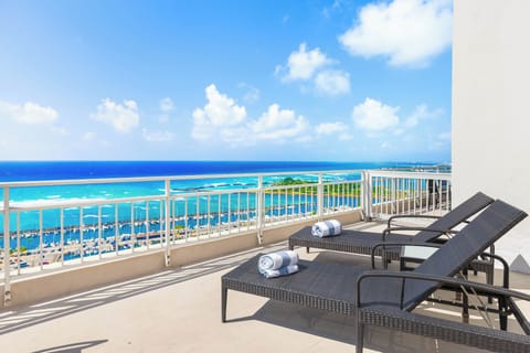 Ocean-Diamond Head Views PH Condo at Ilikai Hotel by the Beach w/Full Kitchen Apartment in Honolulu