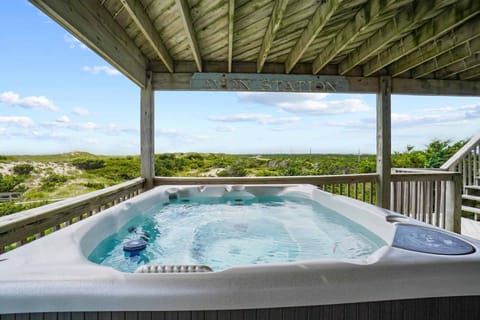 Surf-or-Sound-Realty-1050-One-Hot-Tub-1
