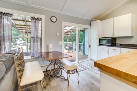 Dining Area & Kitchen | Keurig Coffee Maker | Dishwasher | Cooking Utensils