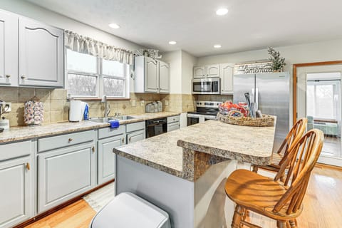 Kitchen | Blender | Crockpot | Cooking Basics Provided | 1st Floor