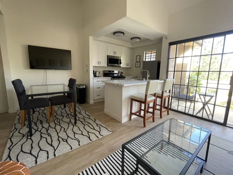 Open layout with well equipped kitchen and adjoining dining/work table 