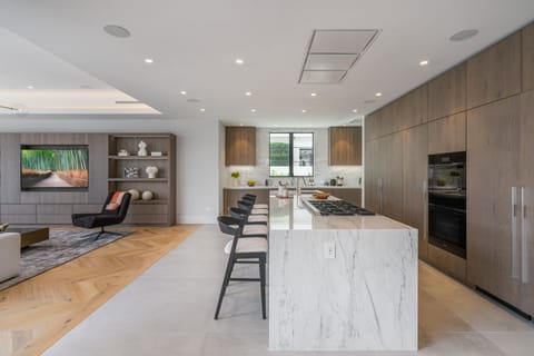 Villa Ruya by LuxJB: LA's finest vacation villas & mansion rentals by owners.
