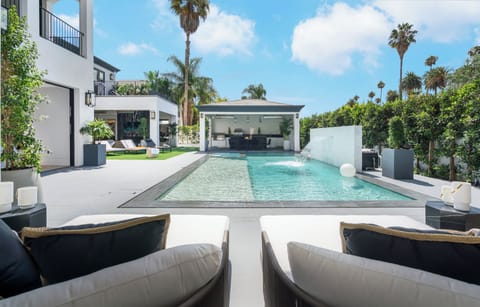 Villa Ruya by LuxJB: LA's finest vacation villas & mansion rentals by owners.
