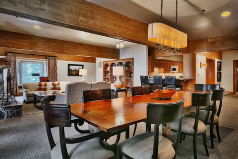 Chair, Furniture, Flooring, Indoors, Room