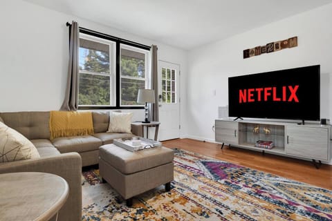 Lower Floor of Duplex, Entire Floor, 65'' Big Screen TV, NETFLIX, NETFLIX, NETFLIX!