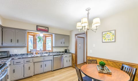 Fully stocked kitchen!