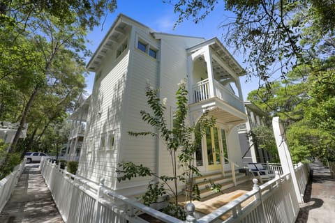 NEW CONSTRUCTION, GUEST COTTAGE OYSTER IN SEASIDE, FL!