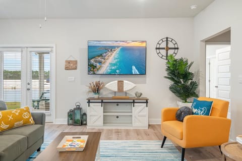 Main living room w/ 60" ROKU TV