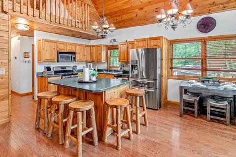 Full amenity kitchen