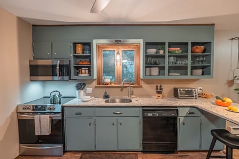 Making your favorite meals has never been easier in this nicely appointed kitchen