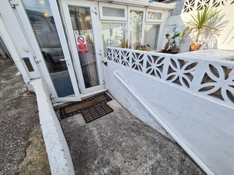 Enter the flat through the conservatory.