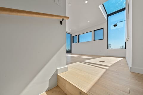 Master Bedroom Suite (photo furnished coming) 