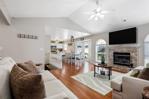 Open stairwell to lower level