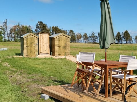 Your own Kitchen, Shower and Flushing toilet