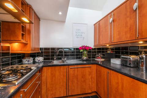 Fully equipped top quality kitchen 