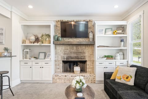 Renovated living room with large smart tv and decorative fireplace  "Amazing place in a great area. I love it!" - Samarra
