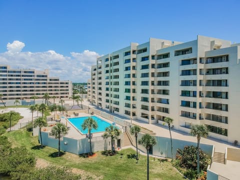 2 bedroom 2 bath waterfront condo, Heated pool