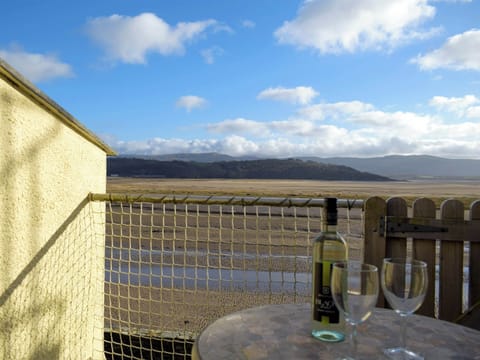 Sitting-out-area with garden furniture | Estuary View, Porthmadog