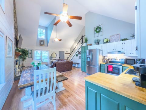Open concept kitchen & large dinning table with living room & Gas fireplace