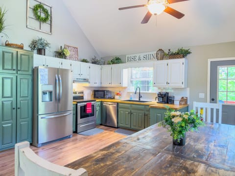 Fully stocked Kitchen and large dinning table with new stainless steel appliance