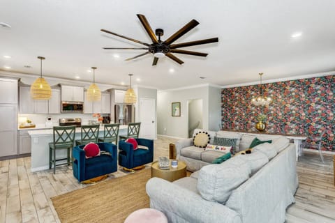 This is the Life! C'est La Vie!