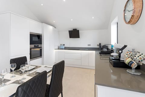 Stylish dining area and kitchen