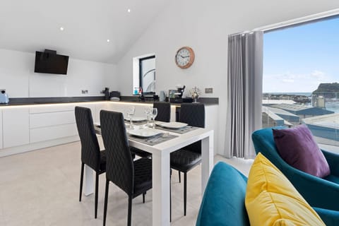 Stylish dining area and kitchen