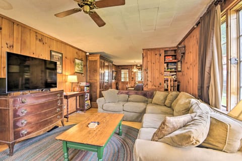 Roxbury Vacation Rental | 4BR | 2.5BA | 2,000 Sq Ft | 3 Steps to Enter