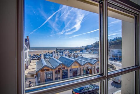 Upper Deck - 2 Bedroom Apartment - Saundersfoot (27588)