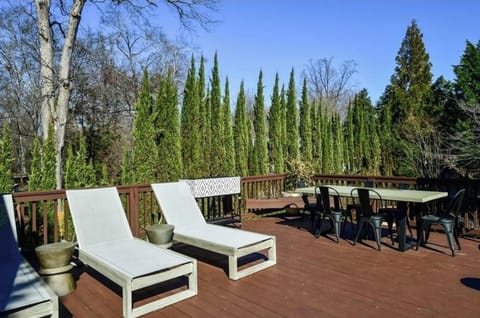 Outdoor deck