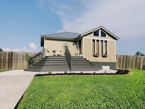 Start your peaceful stay with plenty of off-street parking! 