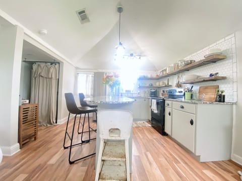 Bright and open kitchen with all the essentials for a delicious meal! 