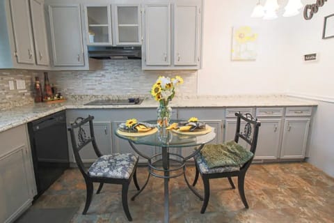 Breakfast nook in ktichen