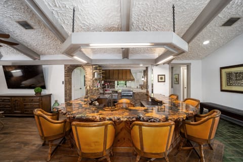 Relax at the Bar. 75 Inch Smart TV to watch your favorite team or shows.