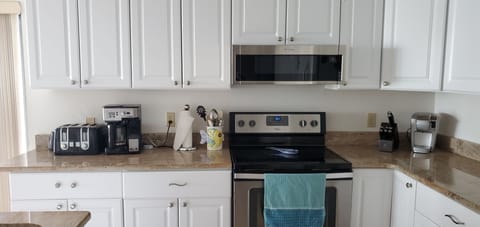 Kitchen with fully equipped. 